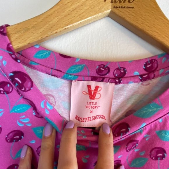 Little Victory X Hayley Elsaesser Dark Cherry Print Pink T-shirt Unisex Size M - Picture 3 of 9